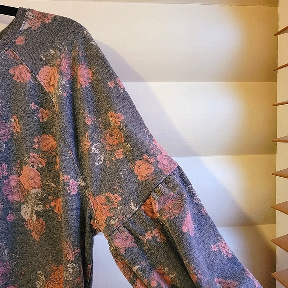 Knox Rose Puff (Balloon) Sleeve Flowered Sweatshirt - Picture 4 of 10